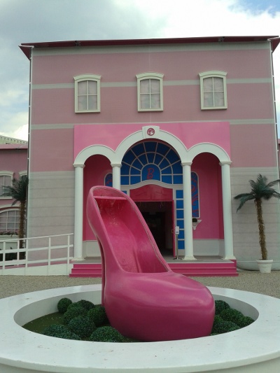 barbie dreamhouse front